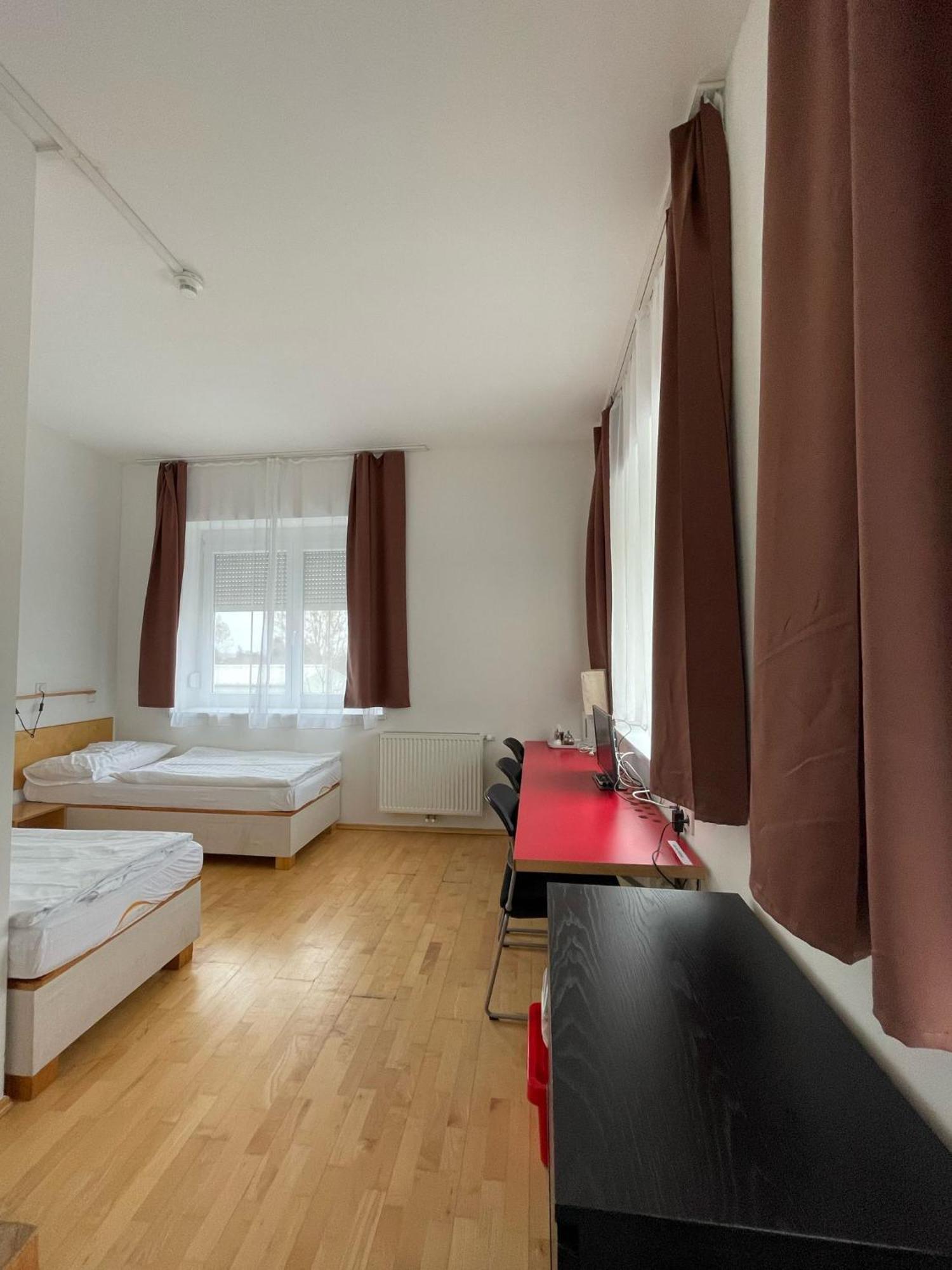 Workbase Hostel Виена Екстериор снимка